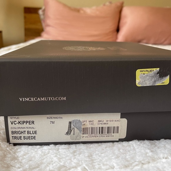 Size 7M Bright Blue True Suede Vince Camuto heels - Picture 5 of 5